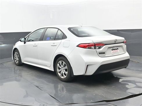 Used 2025 Toyota Corolla LE image 3