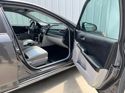Used 2012 Toyota Camry LE FWD image 17
