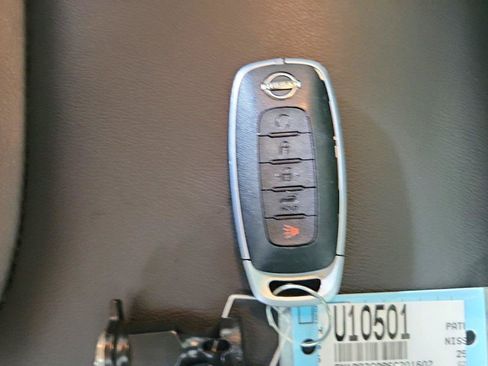 Used 2025 Nissan Pathfinder SL FWD image 29