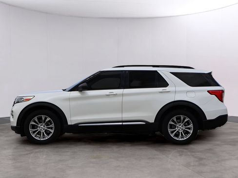 Used 2020 Ford Explorer XLT w/ Equipment Group 202A AWD/4WD image 4