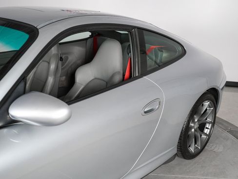 Used 2003 Porsche 911 Carrera RWD image 2