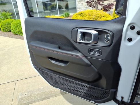 Used 2022 Jeep Wrangler Unlimited Rubicon w/ LED Lighting Group AWD/4WD image 17