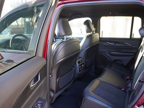 Certified 2025 Jeep Grand Cherokee Altitude image 16