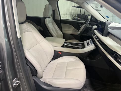 Used 2025 Lincoln Aviator Reserve w/ Jet Appearance Package RWD image 16