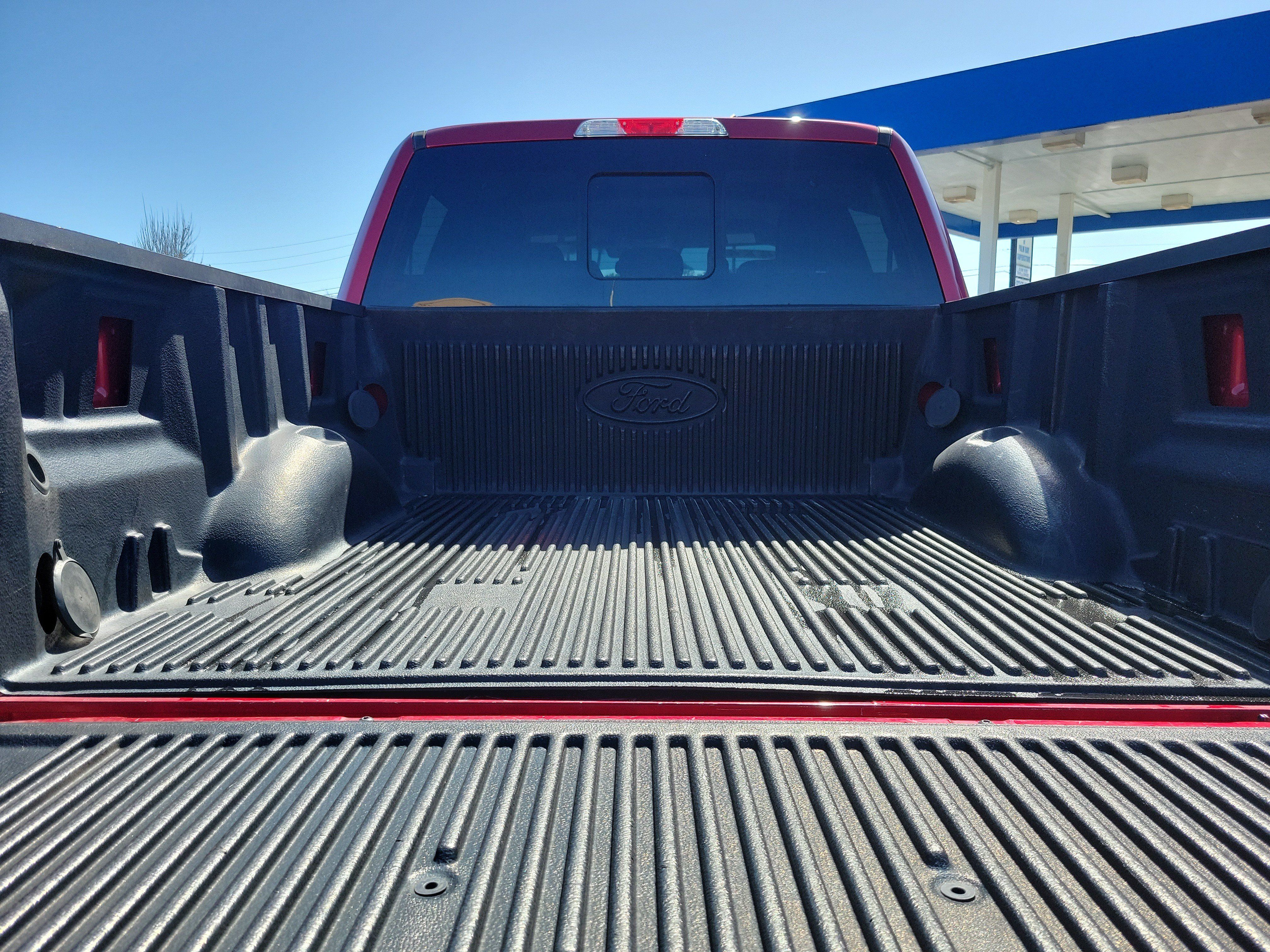 Used 2018 Ford F150 XLT w/ Equipment Group 302A Luxury AWD/4WD image 9