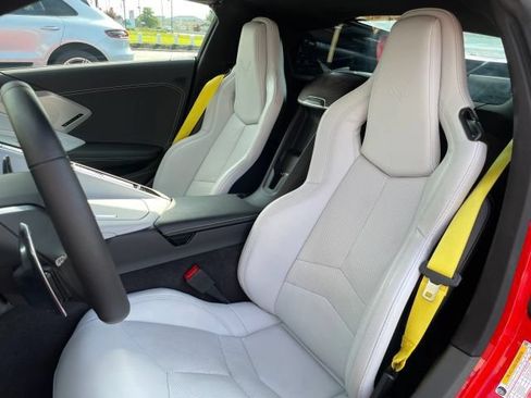 Used 2022 Chevrolet Corvette Stingray Preferred Cpe w/ Z51 Performance Package RWD image 31