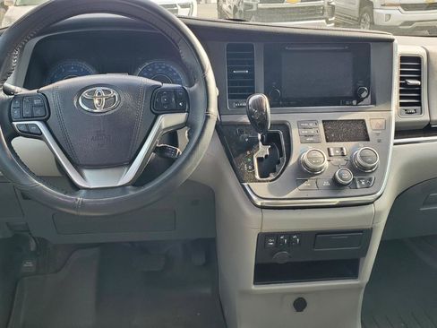 Used 2017 Toyota Sienna XLE w/ XLE Navigation Package image 8