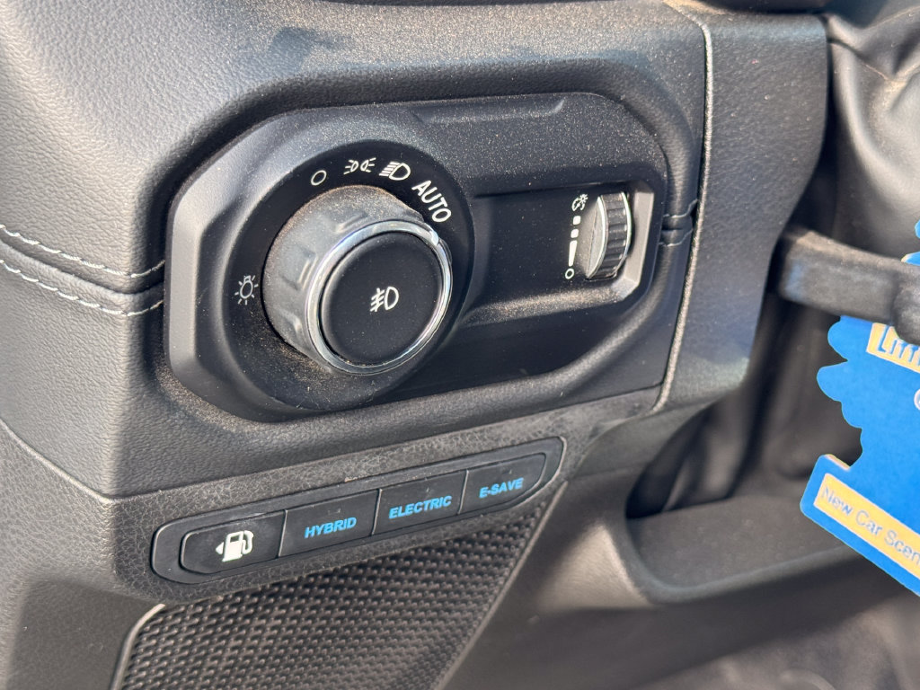 Used 2024 Jeep Wrangler Unlimited Sahara w/ Technology Group AWD/4WD image 12