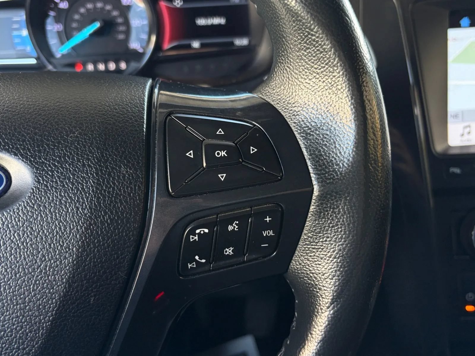 Used 2018 Ford Explorer XLT w/ Equipment Group 201A AWD/4WD image 33