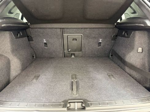 Used 2019 Volvo XC40 T5 Momentum image 26