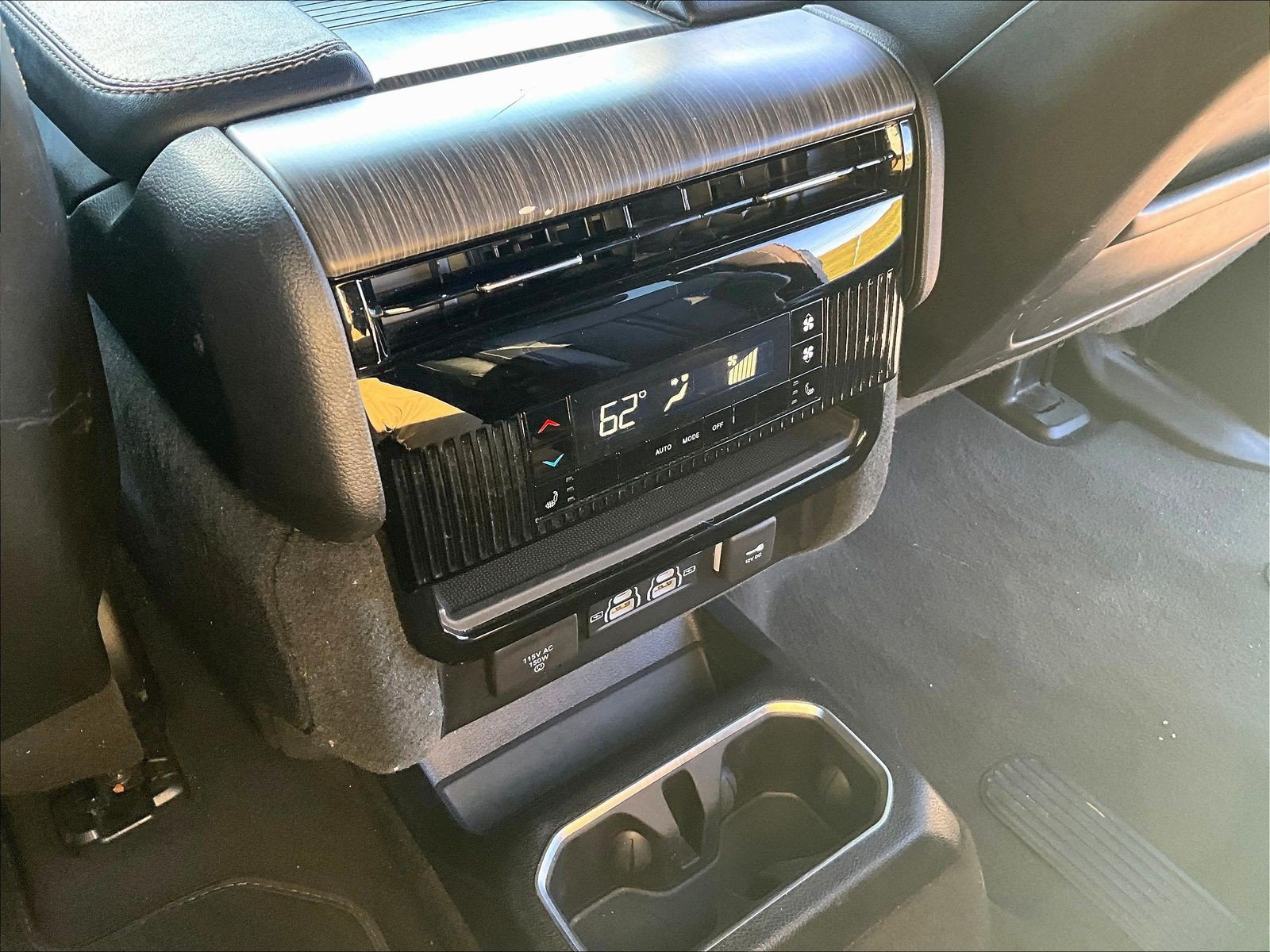 Used 2024 Jeep Wagoneer Series II AWD/4WD image 10