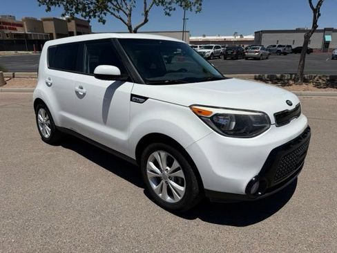 Used 2016 Kia Soul + FWD image 3