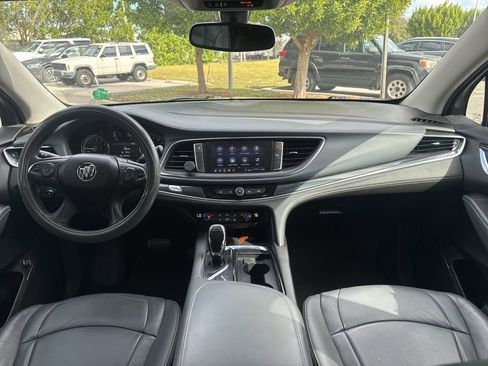 Used 2020 Buick Enclave Essence image 11