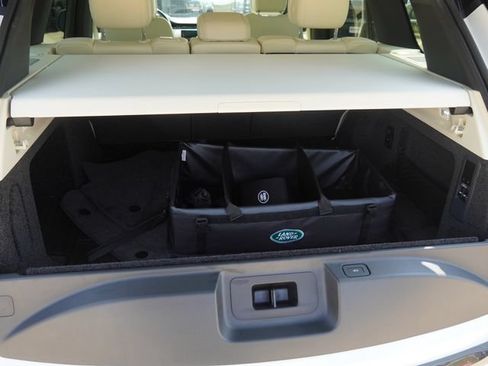 Used 2025 Land Rover Range Rover SE AWD/4WD image 12