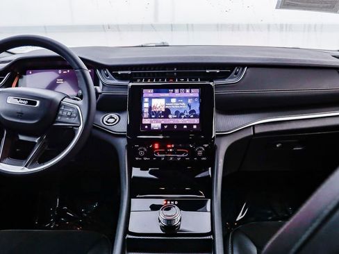 Certified 2024 Jeep Grand Cherokee Altitude image 13