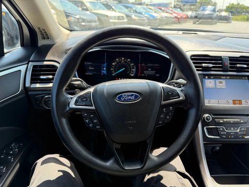 Used 2017 Ford Fusion SE w/ Fusion SE Technology Package image 26