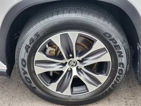 Used 2022 Toyota Highlander XLE image 18