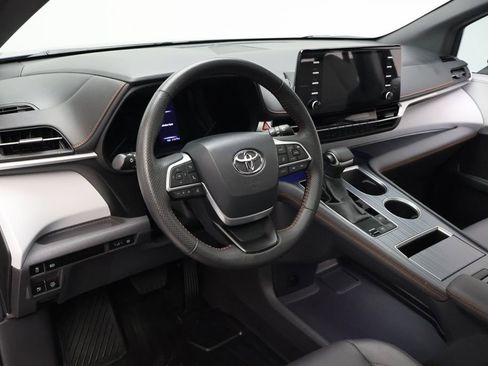 Used 2024 Toyota Sienna XSE FWD image 15