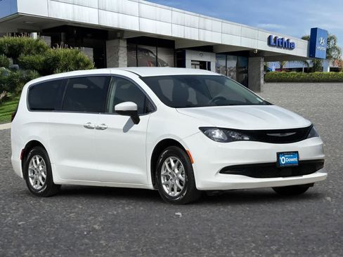 Used 2023 Chrysler Voyager LX image 10