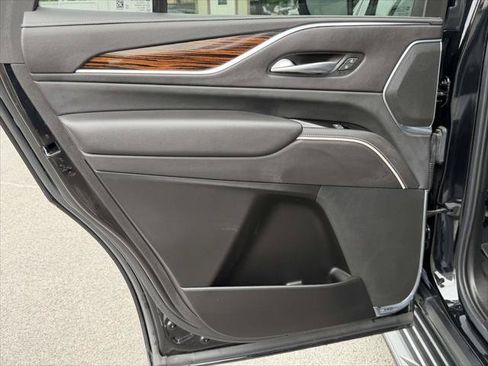 Used 2021 Cadillac Escalade Premium Luxury AWD/4WD image 14