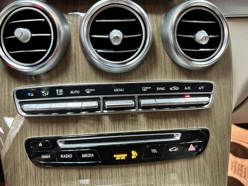 Used 2018 Mercedes-Benz GLC 300 image 18