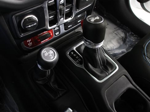 Used 2024 Jeep Wrangler Unlimited Rubicon 4xe w/ Technology Group image 15