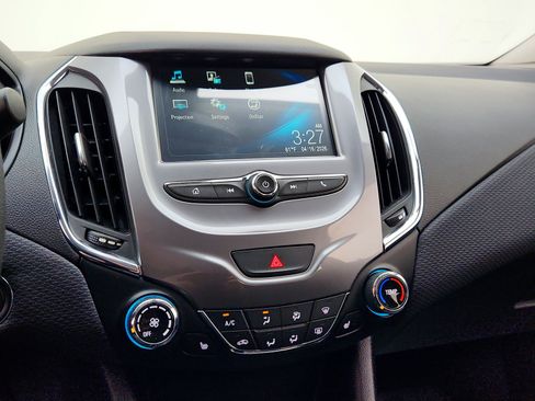 Used 2018 Chevrolet Cruze LT w/ Convenience Package image 16