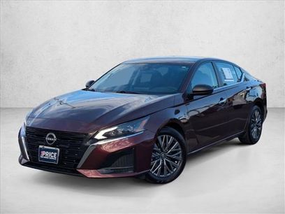 Used 2024 Nissan Altima 2.5 SV