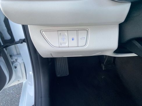 Used 2025 Genesis G70 2.5T image 15