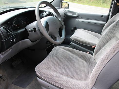 Used 1999 Dodge Caravan image 5