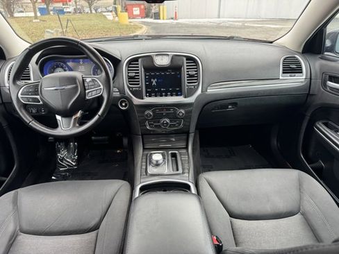 Used 2018 Chrysler 300 Touring w/ Sport Appearance Package image 21