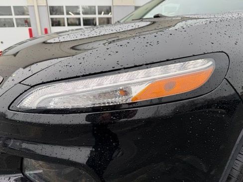 Used 2017 Jeep Cherokee 75th Anniversary image 12