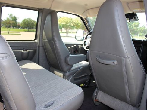 Used 2025 Chevrolet Express 3500 LT w/ LT Preferred Equipment Group RWD image 18