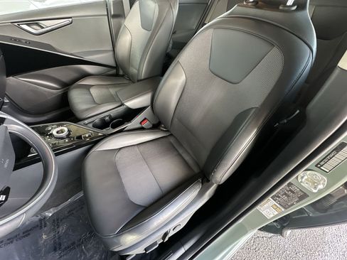 Certified 2023 Kia Niro EX image 13