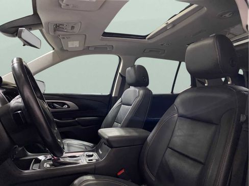 Used 2019 Chevrolet Traverse RS image 22