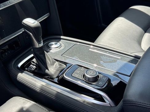 Certified 2024 Nissan Armada SV image 33