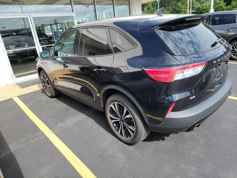 Used 2022 Ford Escape SE w/ SE Sport Appearance Package AWD/4WD image 2