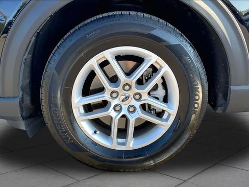 Used 2025 Ford Explorer Active w/ Active Comfort Package RWD image 11