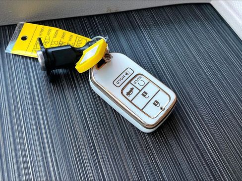 Used 2018 Honda Pilot Touring image 14