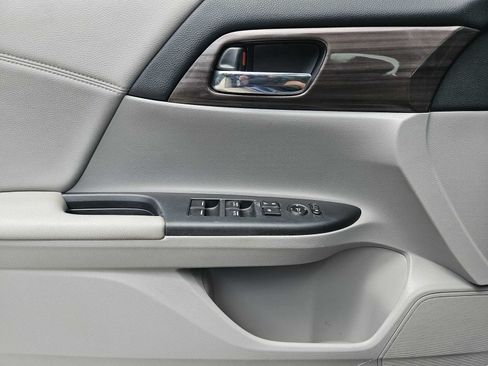 Used 2017 Honda Accord EX image 22