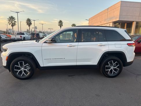 Certified 2024 Jeep Grand Cherokee Limited image 4