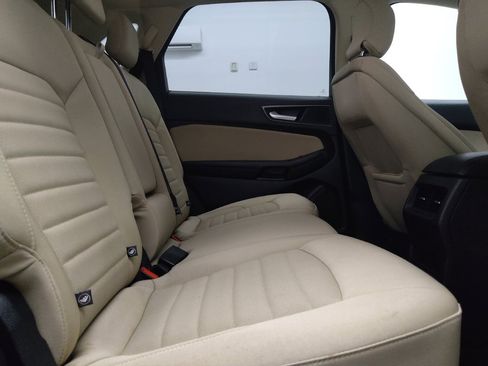 Used 2017 Ford Edge SE FWD image 19