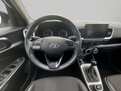 Certified 2022 Hyundai Venue Limited FWD image 8