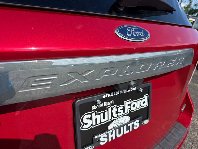 Used 2020 Ford Explorer XLT w/ Equipment Group 202A AWD/4WD image 5
