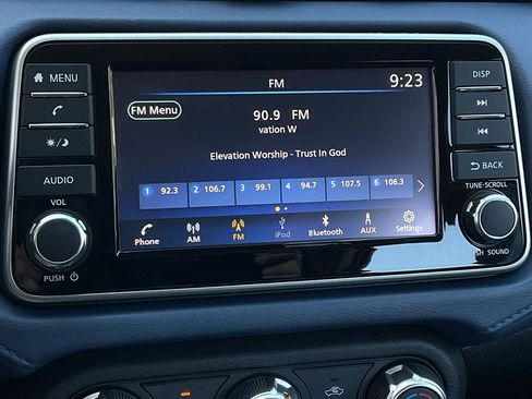 Used 2025 Nissan Versa SV image 30