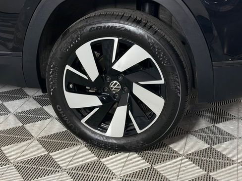 Used 2025 Volkswagen Atlas Cross Sport SE AWD/4WD image 14