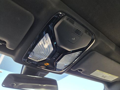 Used 2025 BMW 330i image 33