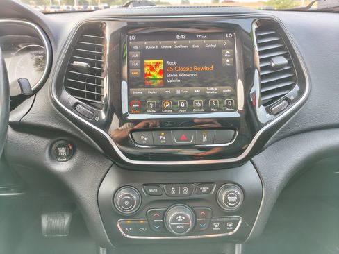 Used 2019 Jeep Cherokee Limited w/ Luxury Group AWD/4WD image 27
