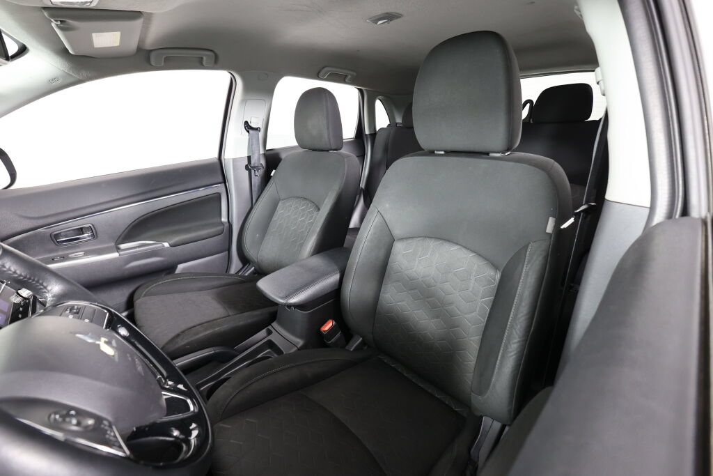 Used 2021 Mitsubishi Outlander Sport SE FWD image 11