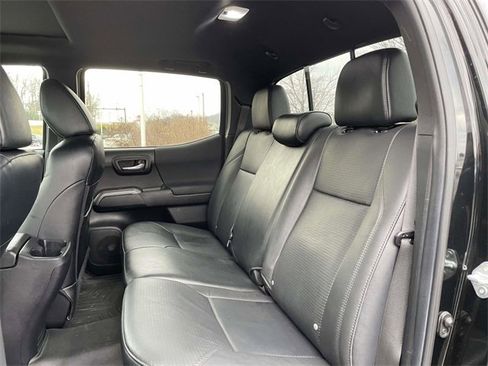 Used 2022 Toyota Tacoma TRD Sport image 16